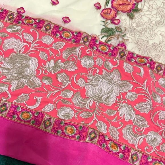 Elegant Pink and Cream Floral kameez with dupatta - Picture 3 of 10